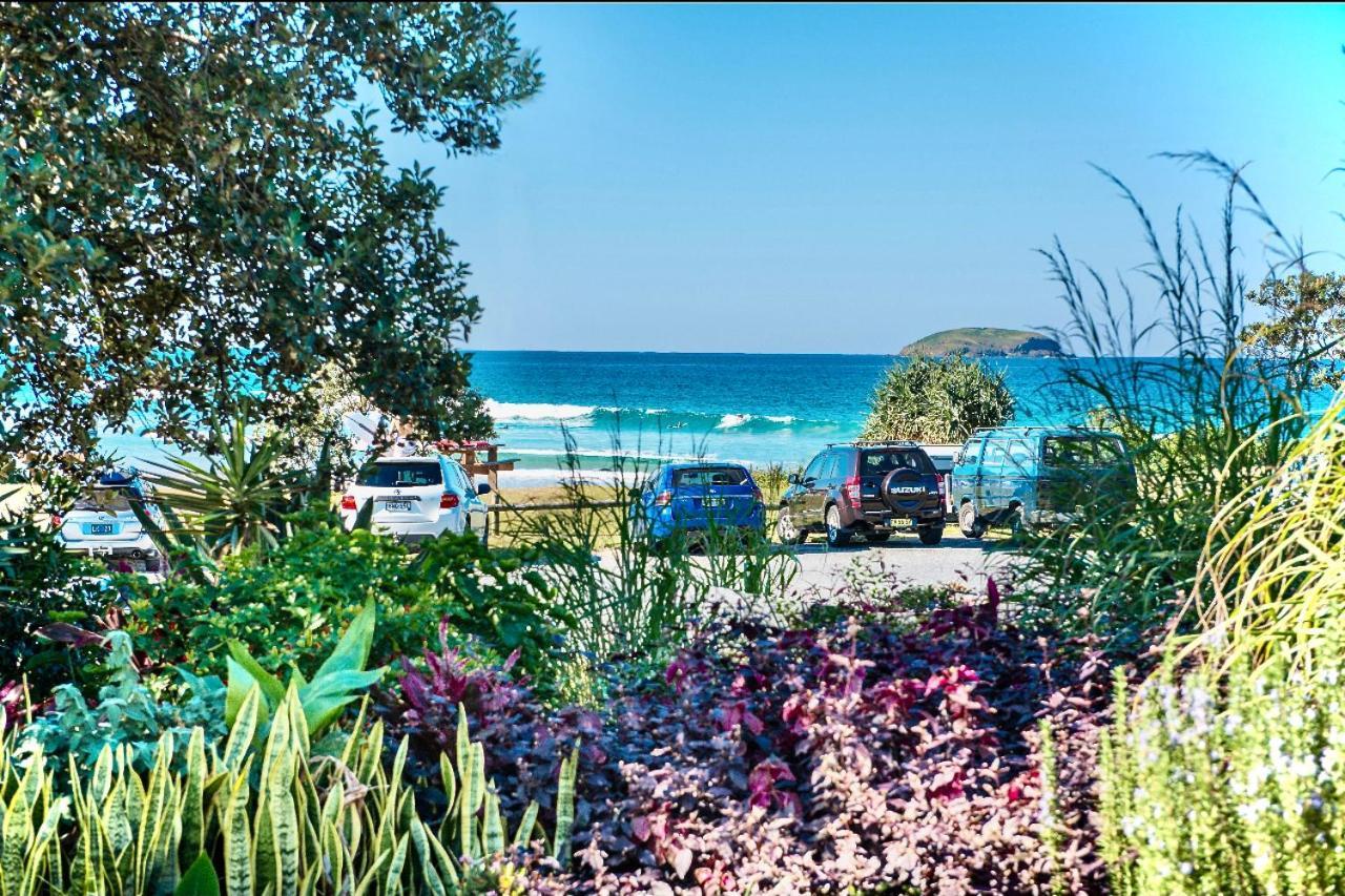 Arthouse Beachfront Accommodation Emerald Beach Exterior photo