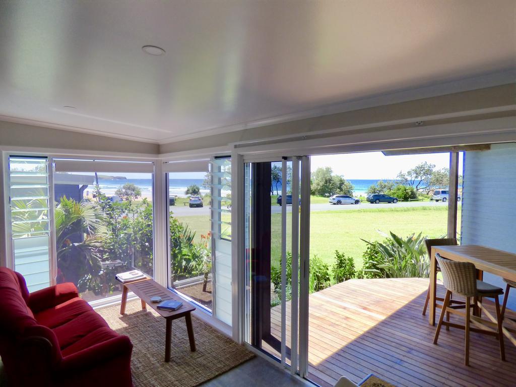 Arthouse Beachfront Accommodation Emerald Beach Exterior photo