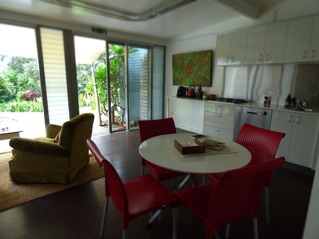 Arthouse Beachfront Accommodation Emerald Beach Exterior photo
