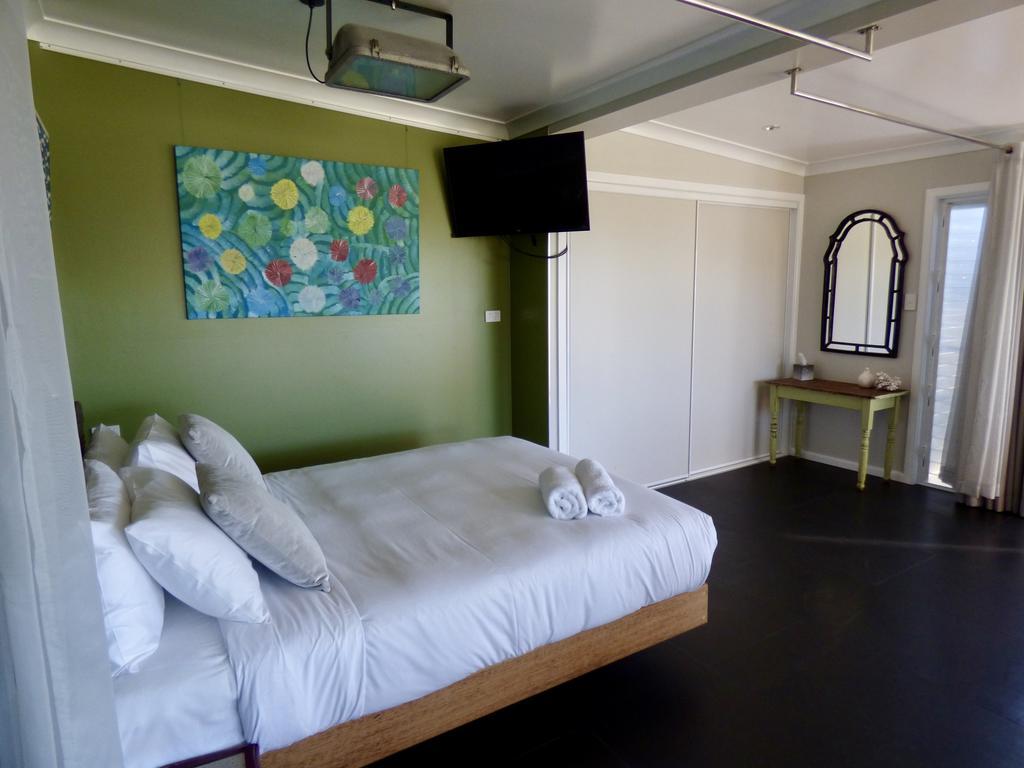 Arthouse Beachfront Accommodation Emerald Beach Exterior photo