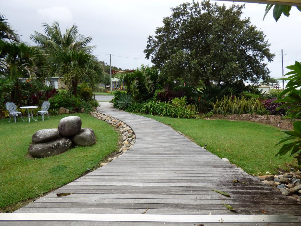 Arthouse Beachfront Accommodation Emerald Beach Exterior photo