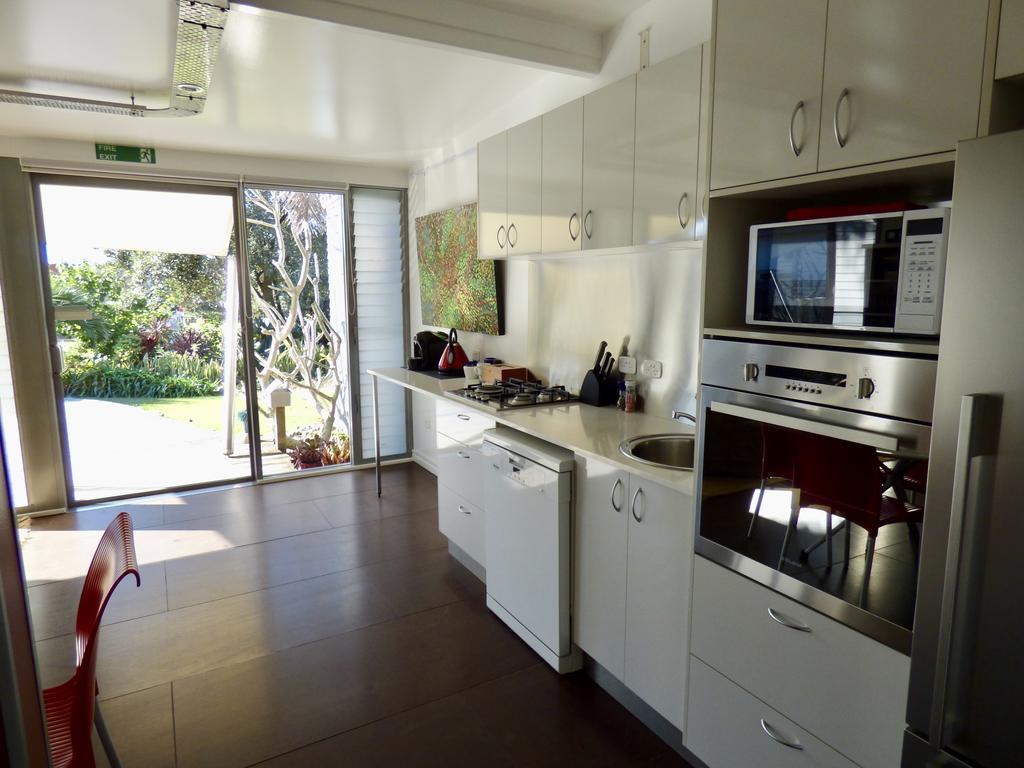Arthouse Beachfront Accommodation Emerald Beach Exterior photo